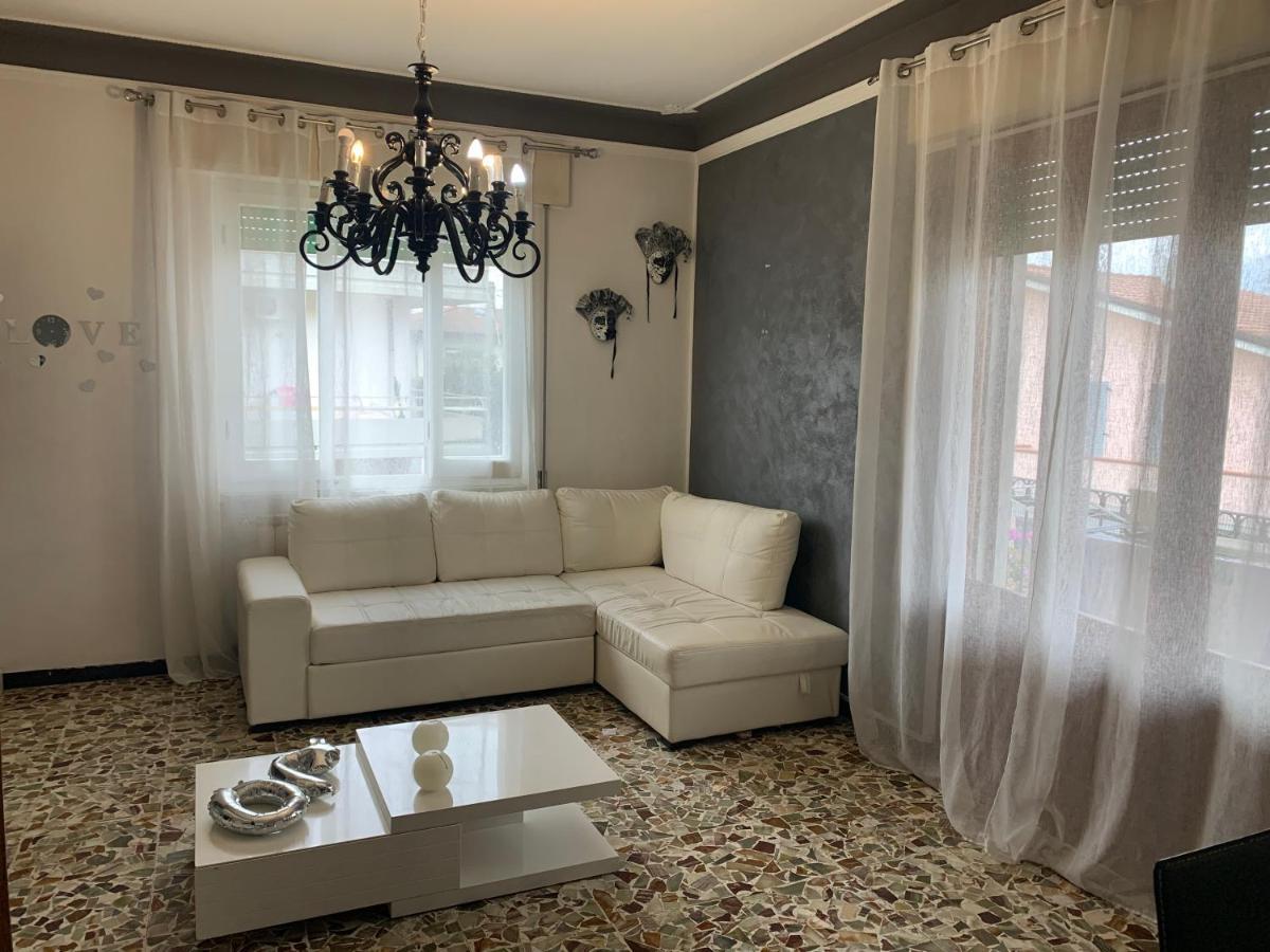 La Casa Di Vale Apartment Marina di Massa Bagian luar foto