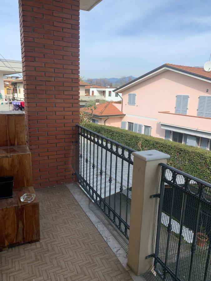 La Casa Di Vale Apartment Marina di Massa Bagian luar foto