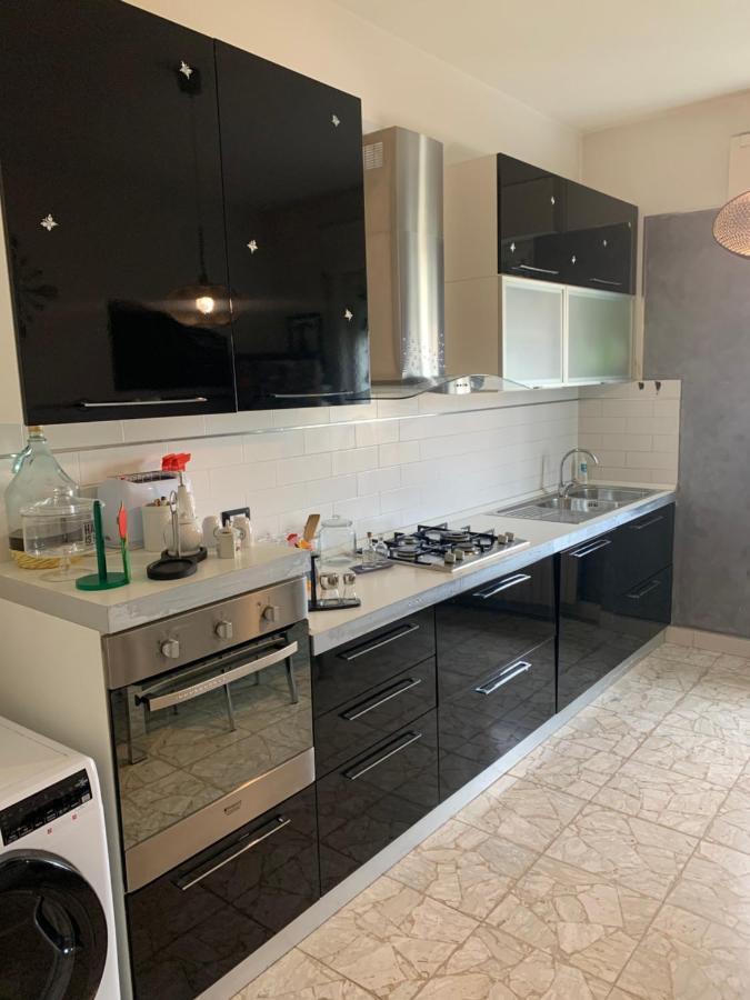 La Casa Di Vale Apartment Marina di Massa Bagian luar foto